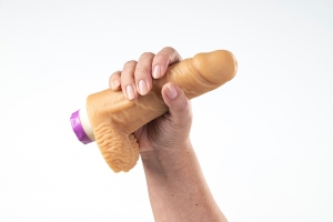 Pênis Realístico com Escroto e Vibro – 18 X 4,5cm